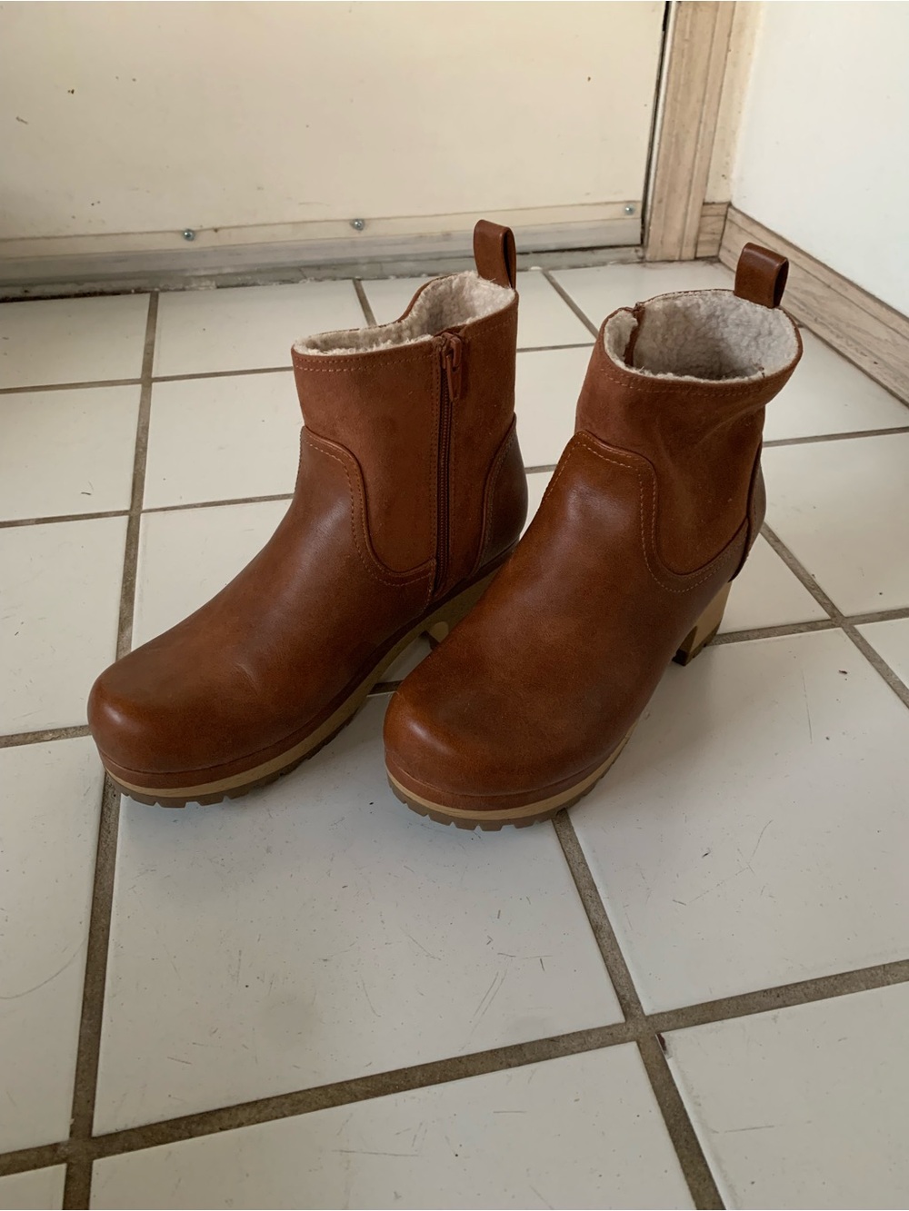 Universal Thread Brown Leather-Look Fleece-Lined Ankle Booties